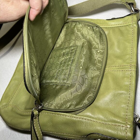 Fossil leather crossbody bag in a lime green color, organizer, pockets galore - Picture 6 of 11